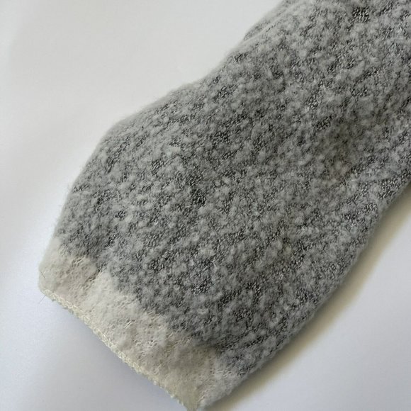 Altar'd State Women's Gray/ Cream Woven Wrap Shawl Blanket Scarf 30” x 72” - Picture 4 of 5